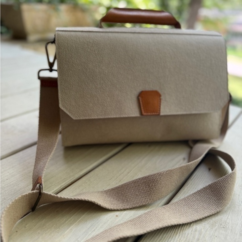Uashmama Stylish Tan Vegan Leather Crossbody HandBag. 13x9x6. Made in Italy NWOT